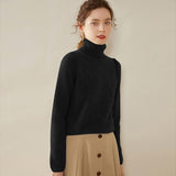 Damtröja i kashmir med turtleneck, texturerad stickad polokrage