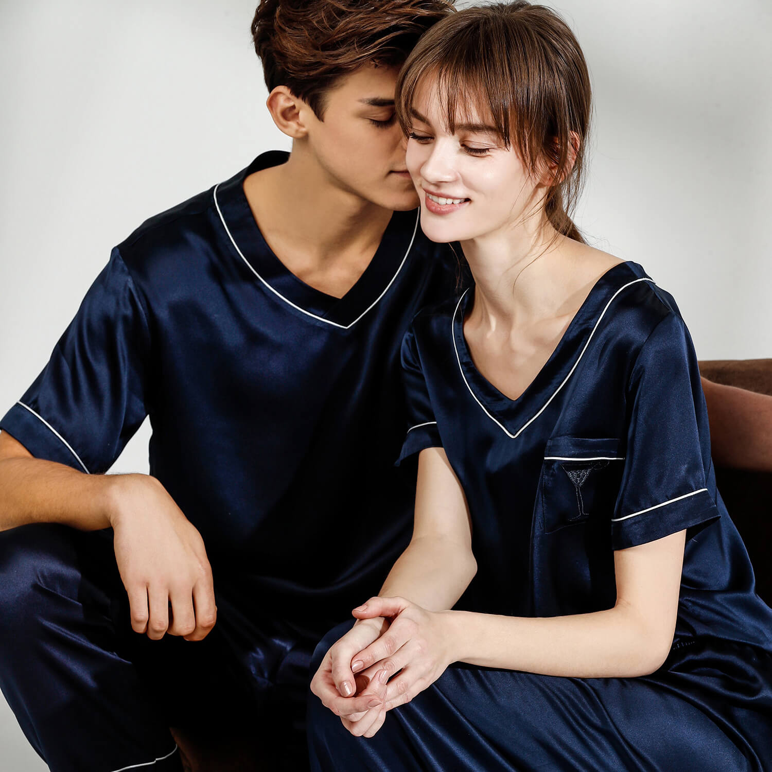 Kortärmade par Silk Pyjamas Sets Silk Matchande Pyjamas för kvinnor och män