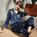 Par Silk Matchande Pyjamas Långt universum Tryckt Silk Pyjamas Set