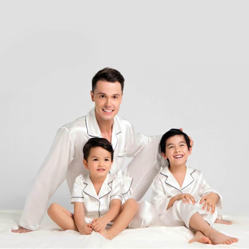 Pojkar Silk Pyjamas Set Barns långa sidenpyjamas med vit/svart trimning